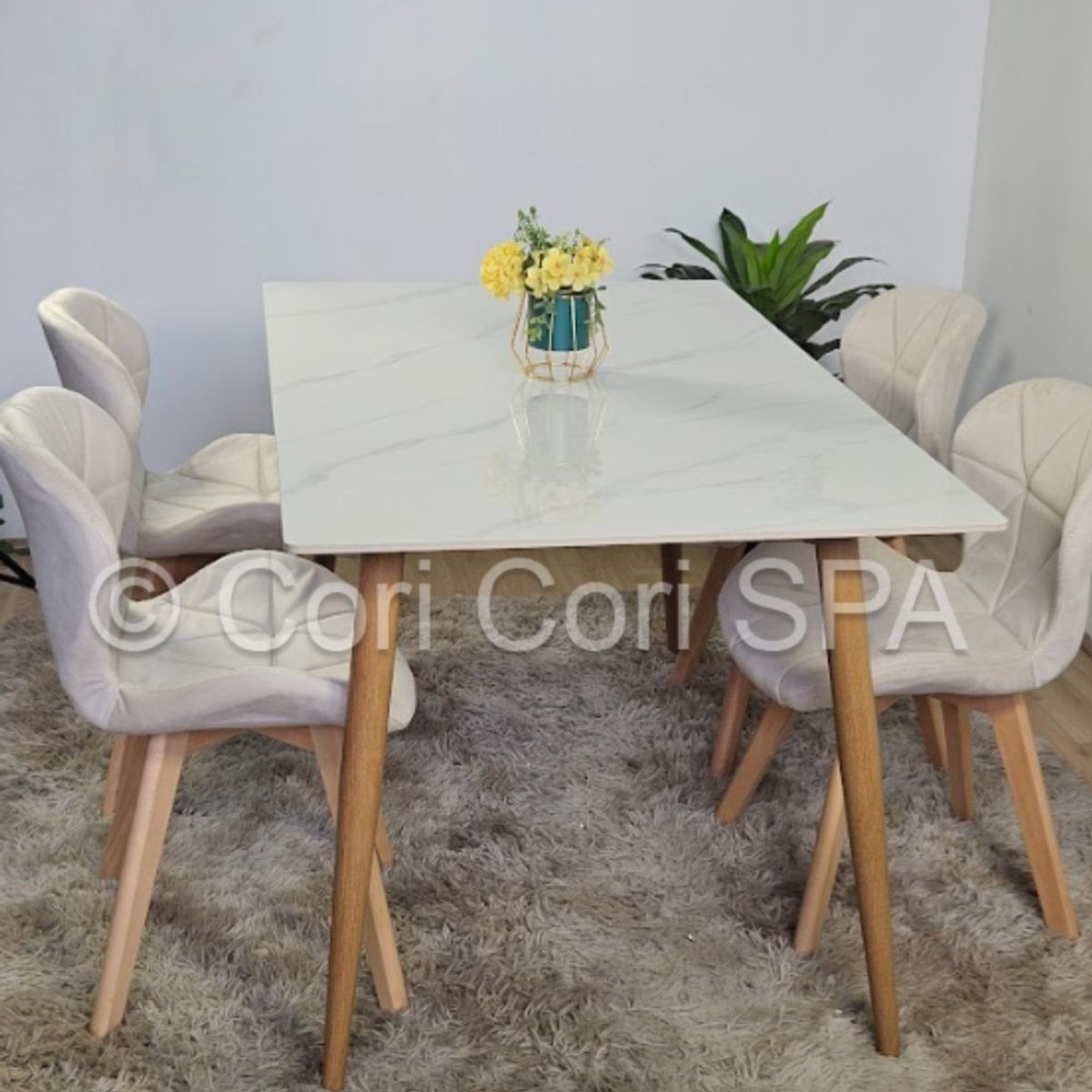 CORI CORI - Comedor Mármol 140x80cm + 4 Sillas Mariposa Velvet Beige