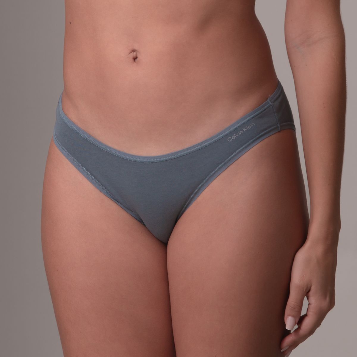 CALVIN KLEIN - Calzón Bikini Ideal Cotton Gris Calvin Klein