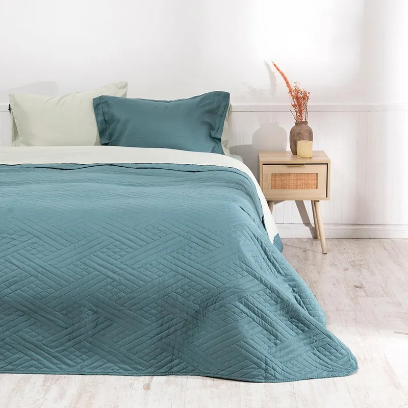 MASHINI - Set Quilt Cordoba + Sábanas 1.5 Plazas Microfibra Mashini Quilt liso
