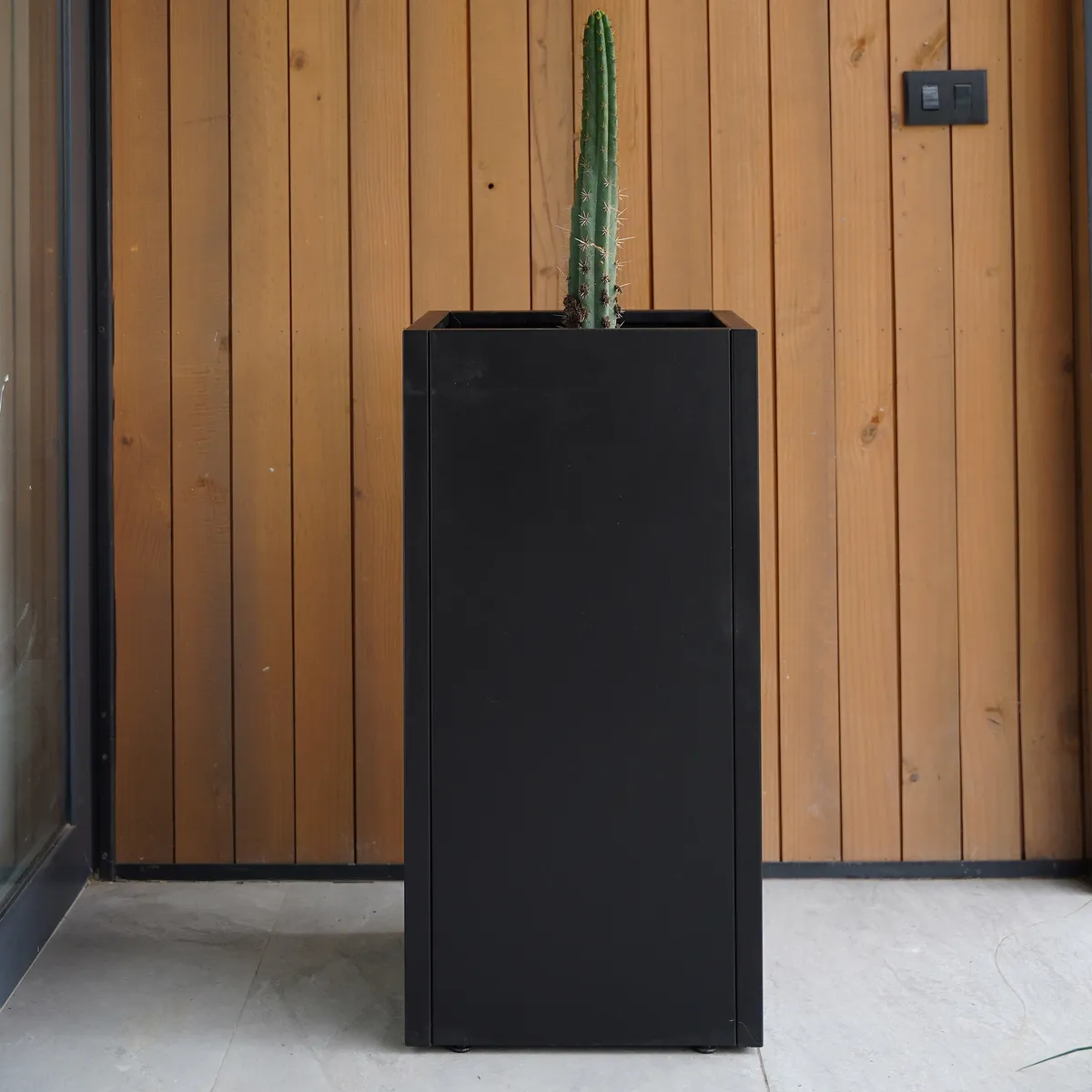 VERSATILE - Maceta IronLeaf Alto-S