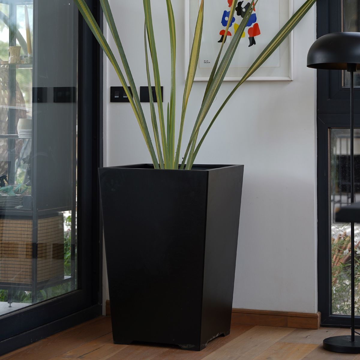 VERSATILE - Macetero Cónix Alto Negro