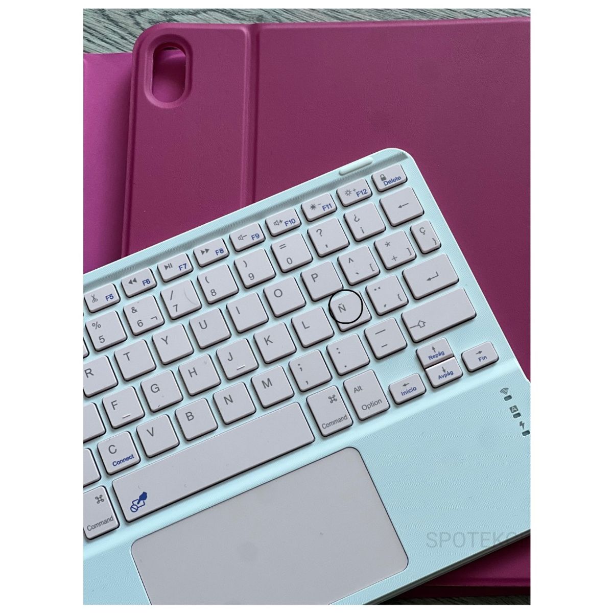 GENERICO - Funda Con Teclado Touchpad Ñ Para iPad 10.9 10th 2022 - Fucsia