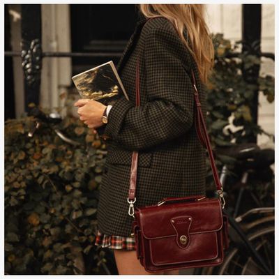 Imagen 2 del producto Bolso Mensajero Alison de Cuero Vegano Rojo Angola