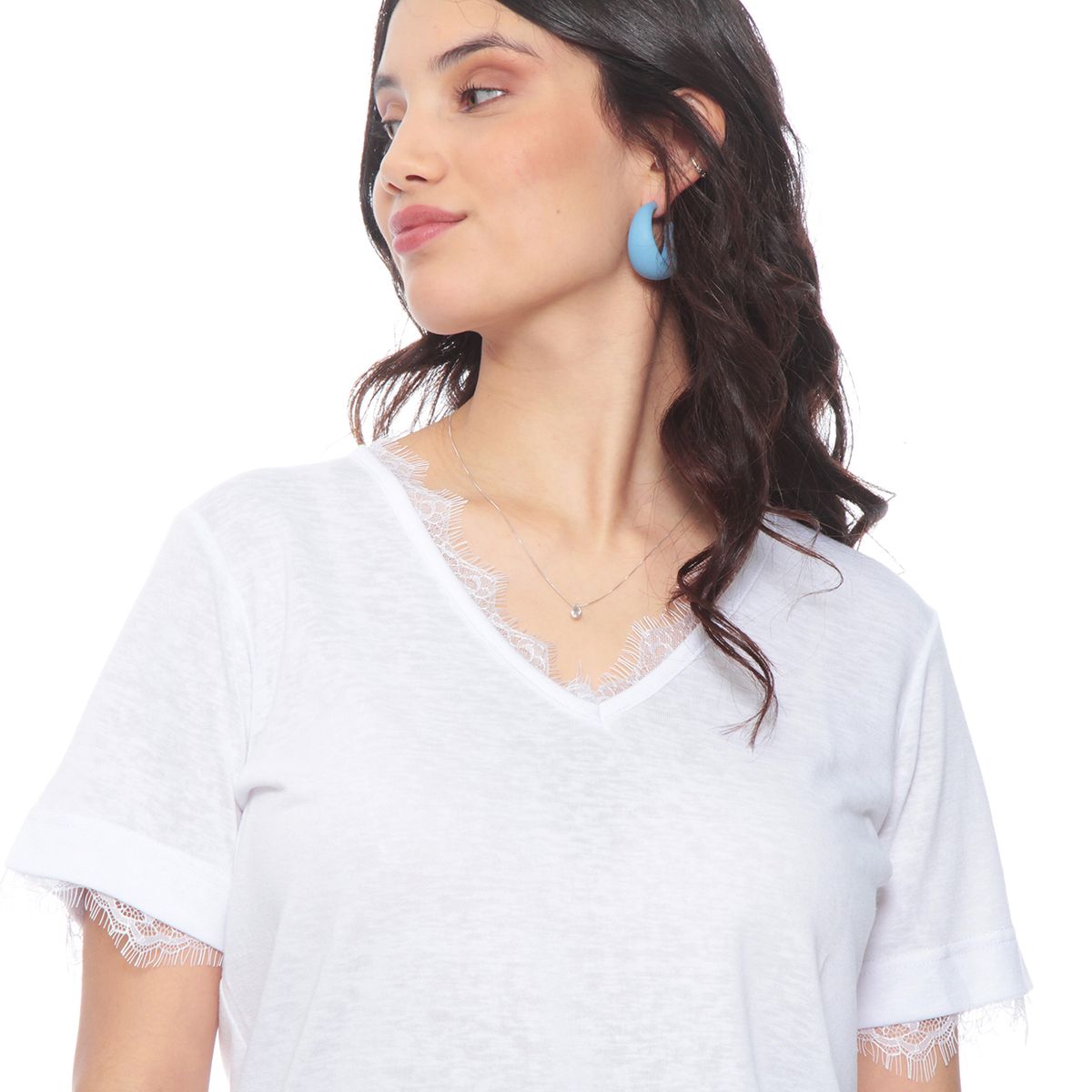 WADOS - POLERA MANGA CORTA ESCOTE V CON APLICACION DE ENCAJE EN ESCOTE Y MANGA