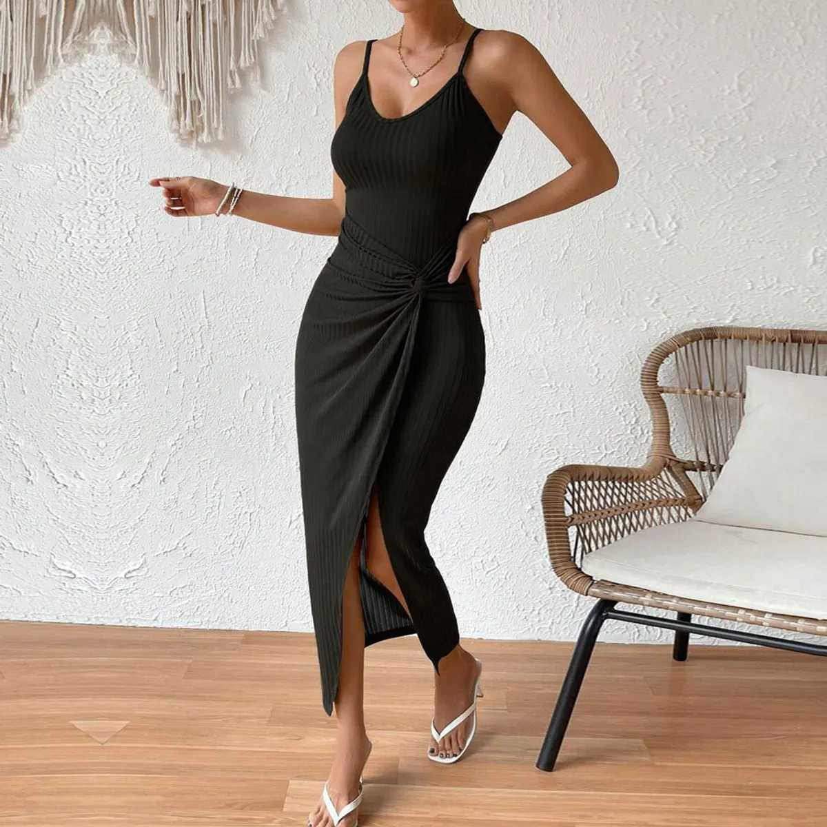 GIOIO - Vestido Floral Tirantes Finos Figura Esbelta Largo Elegante​ Negro