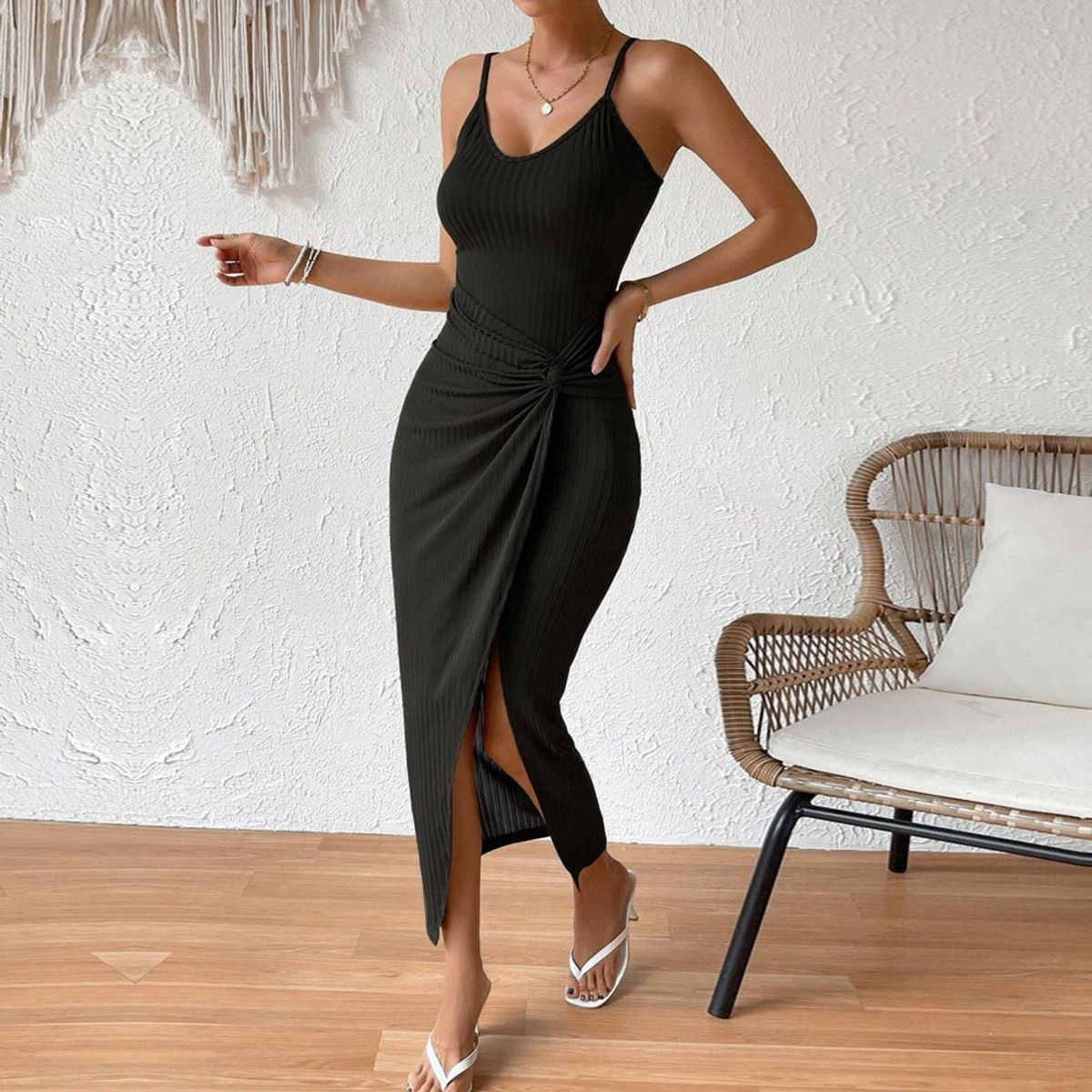 GIOIO - Vestido Floral Tirantes Finos Figura Esbelta Largo Elegante​ Negro