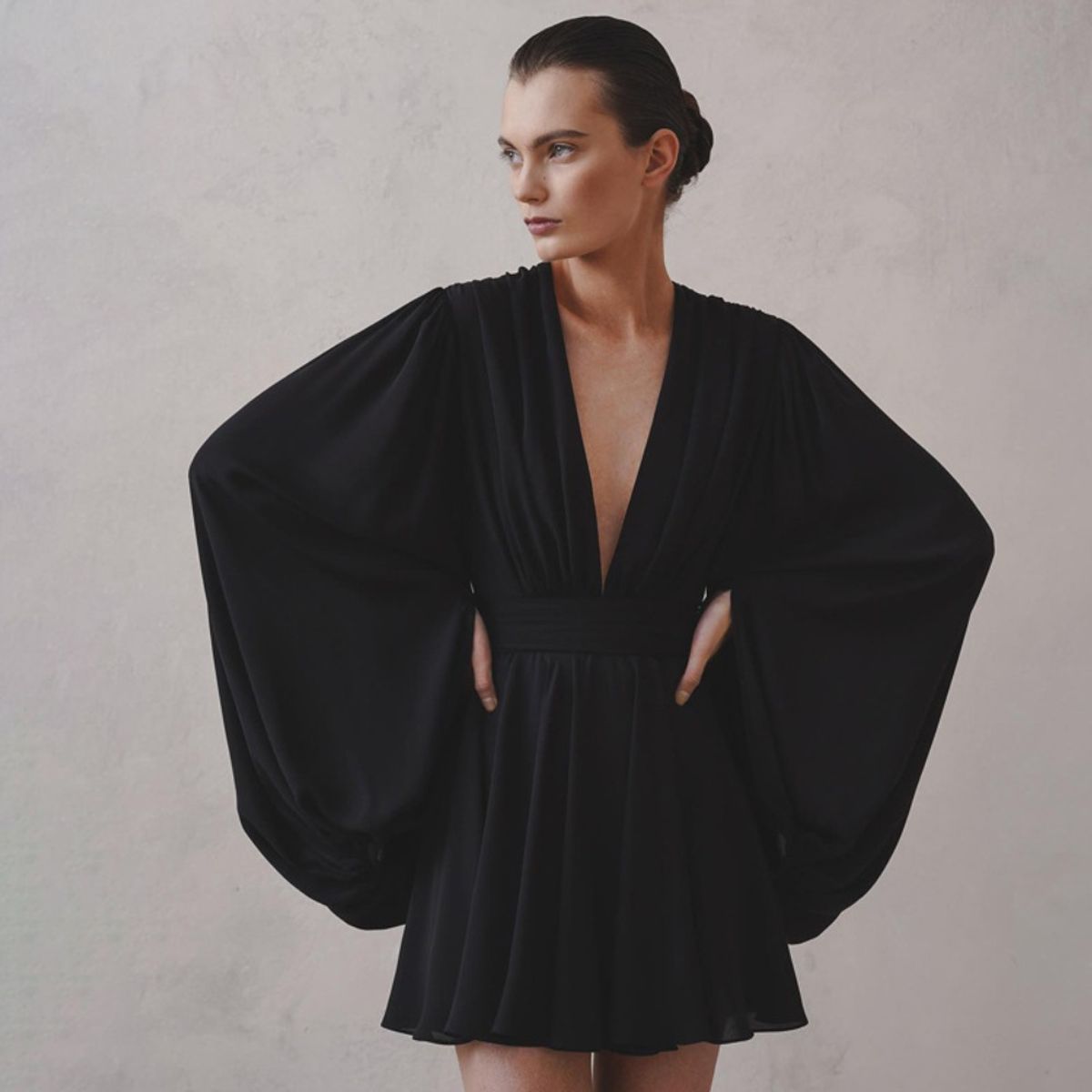 GIOIO - Vestido Francés Manga Globo Talle Alto Escote V Figura Esbelta​ Negro