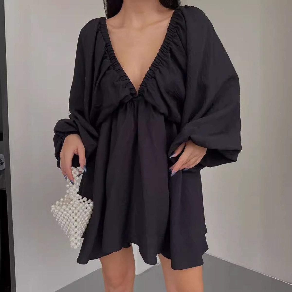 GIOIO - Vestido Escote V Manga Globo Larga Voluminoso Diseñador​ Negro