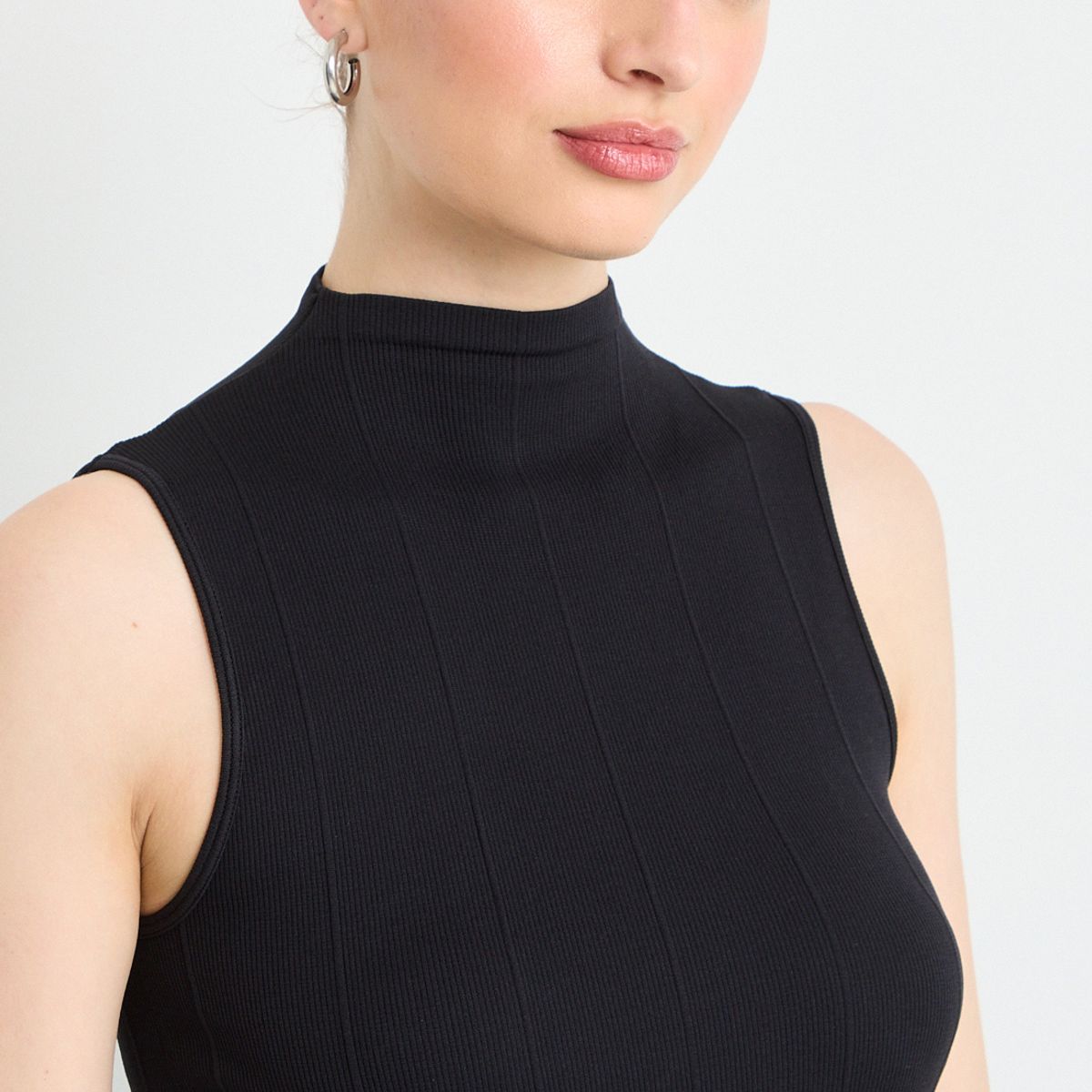 IO - Polera Sin Mangas Mujer Negro Io