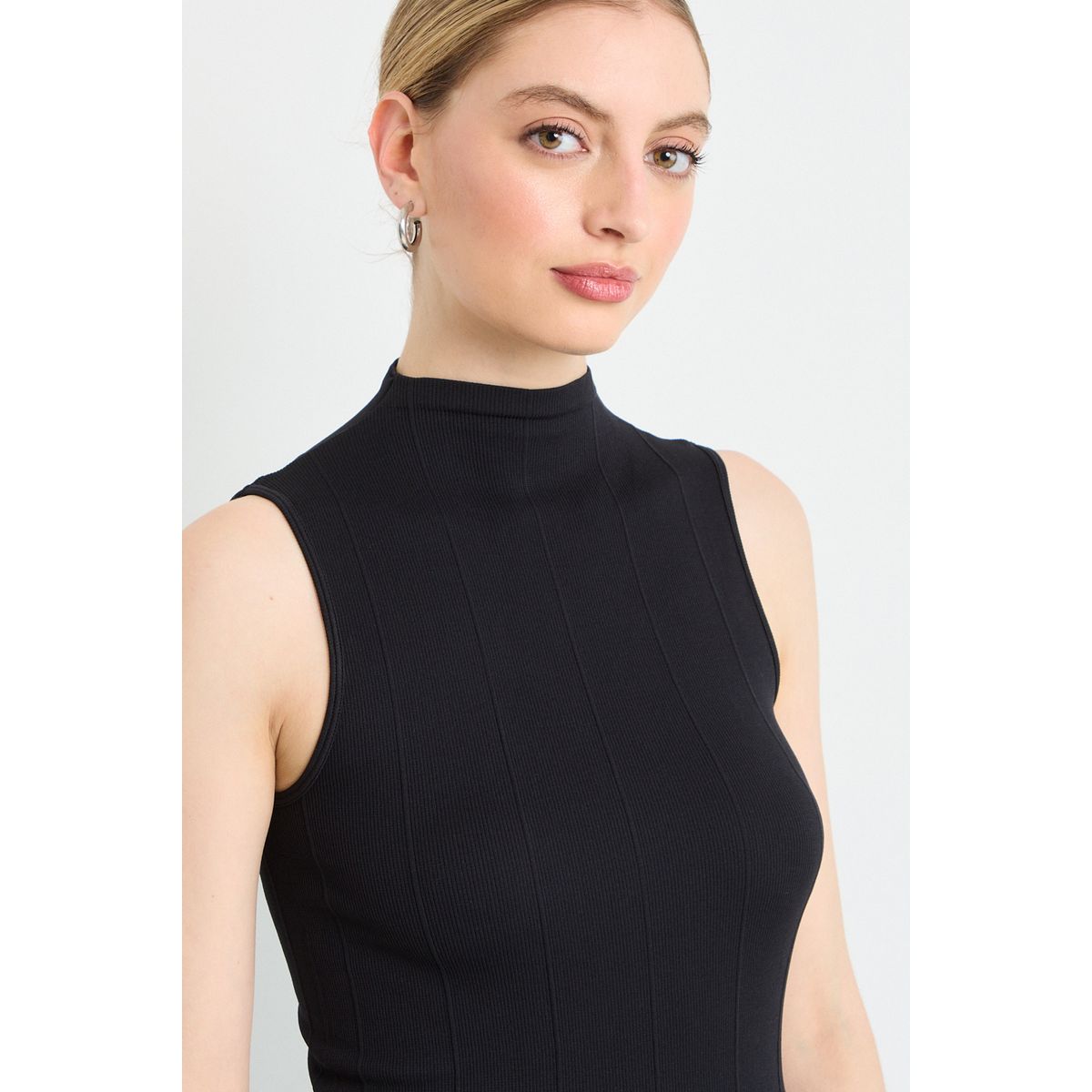 IO - Polera Sin Mangas Mujer Negro Io