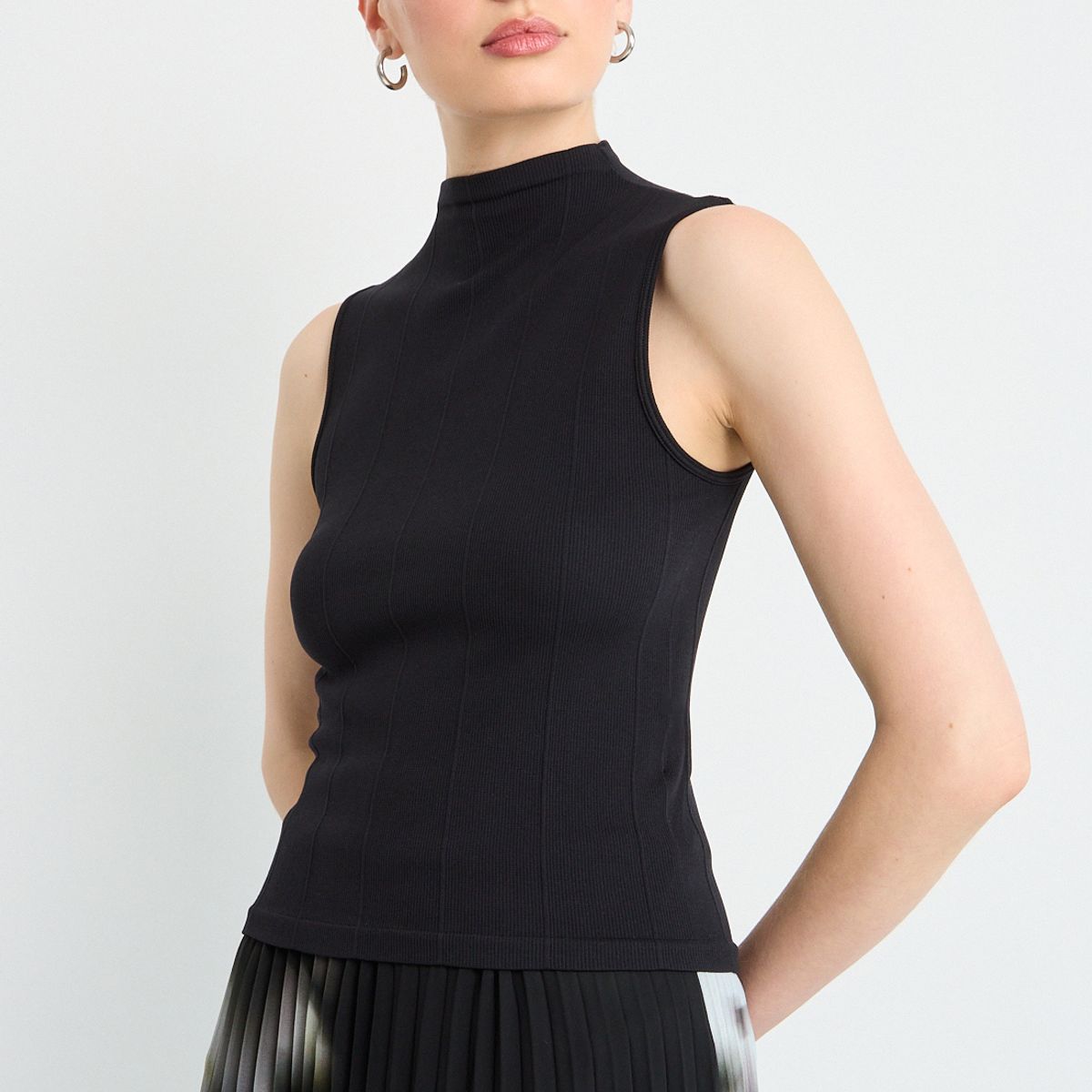 IO - Polera Sin Mangas Mujer Negro Io