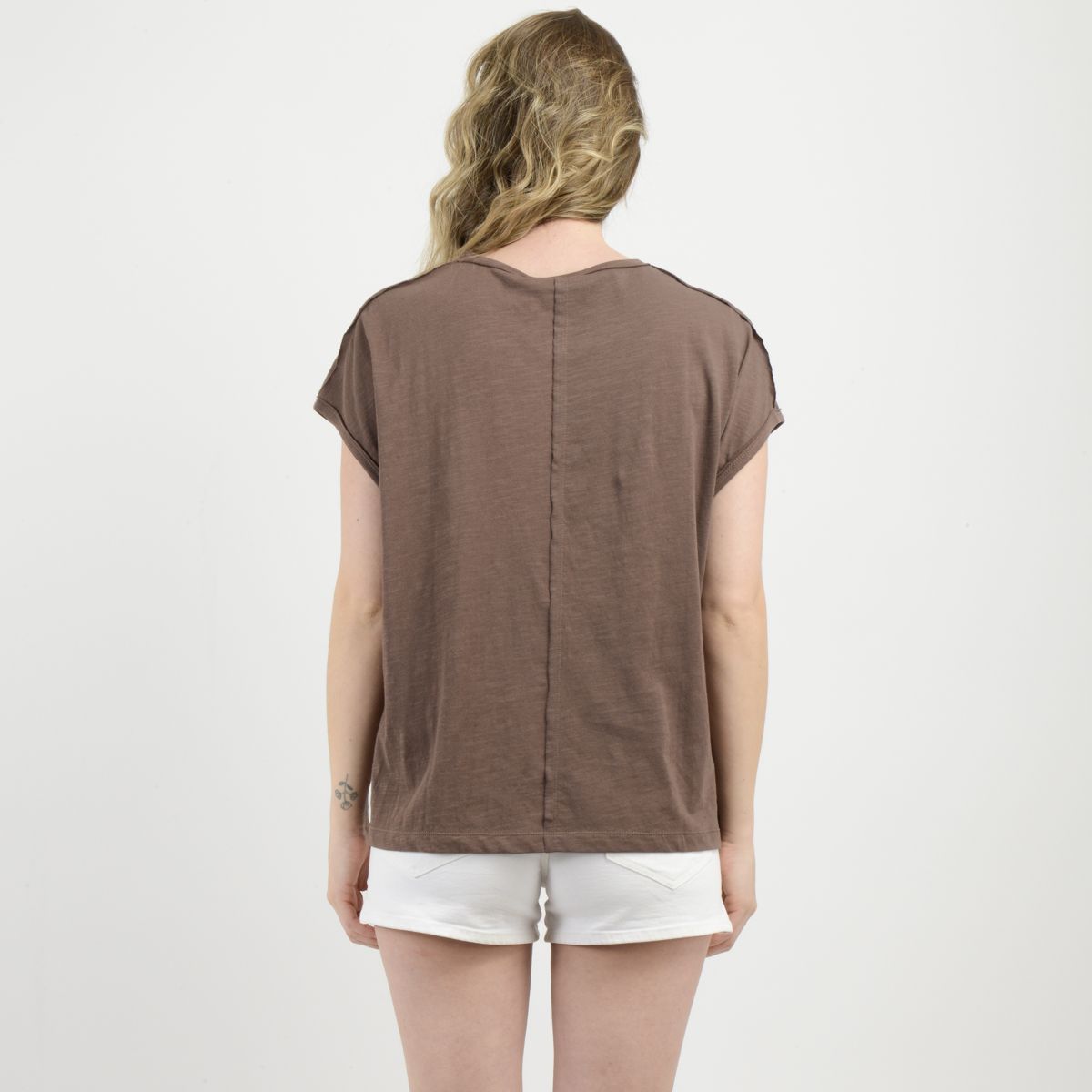 O'NEILL - POLERA MANGA CORTA ERIN CAFÉ