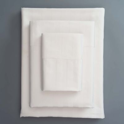 Imagen 2 del producto SÁBANAS SUPER KING BLANCAS LISTADAS