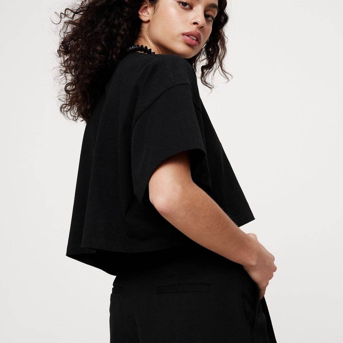 BANANA REPUBLIC - Polera Mujer Oversized Vintage Algodón Cropped Negro Banana Republic