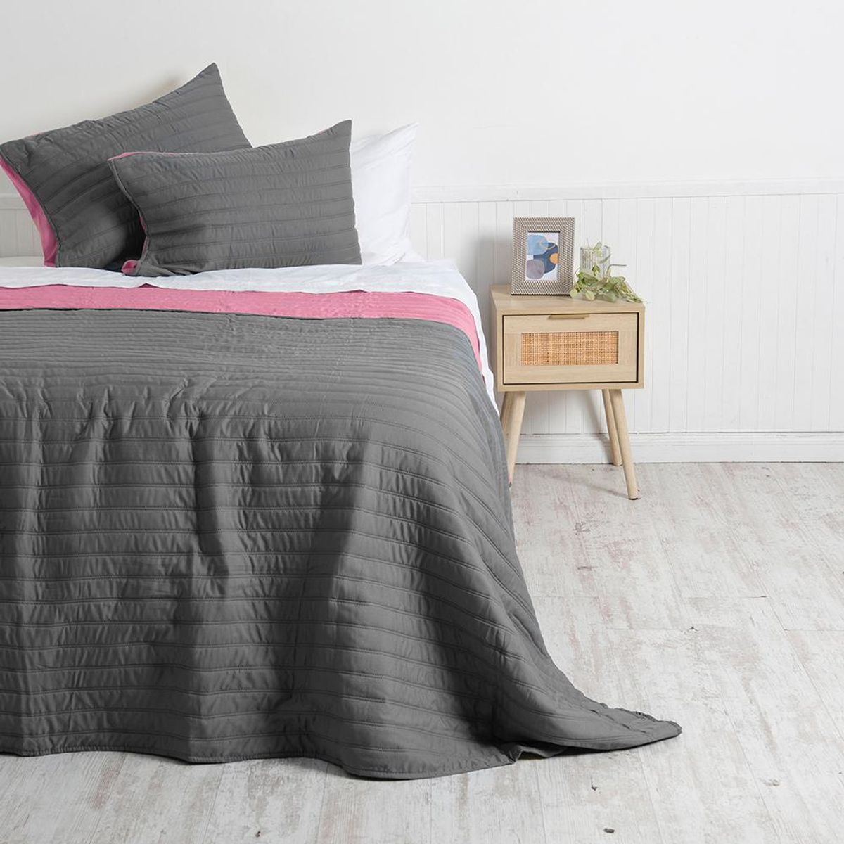 MASHINI - Quilt Toledo apto 2P Mashini Diseño Moderno Verderosado