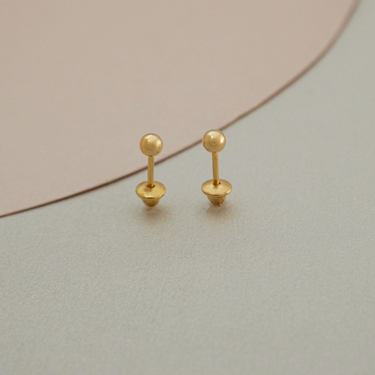 GENERICO - Arete topo balín 4mm oro laminado 18k