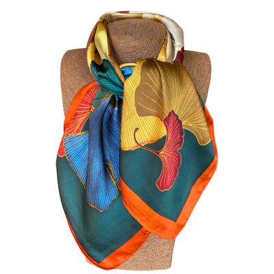 Imagen 2 del producto Pañuelo de Seda de Sarga Mujer 70x70 MAXÓ Grace