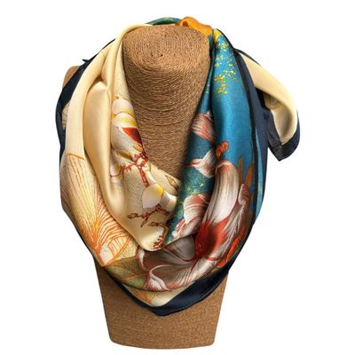 Imagen 2 del producto Pañuelo de Seda de Sarga Mujer 70x70 MAXÓ Luna