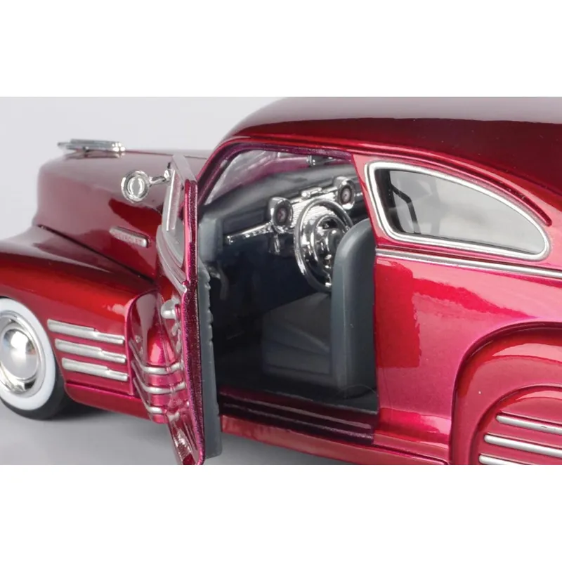MOTORMAX - Auto 1948 Chevy Aerosedan Fleetline Rojo Escala 1:24