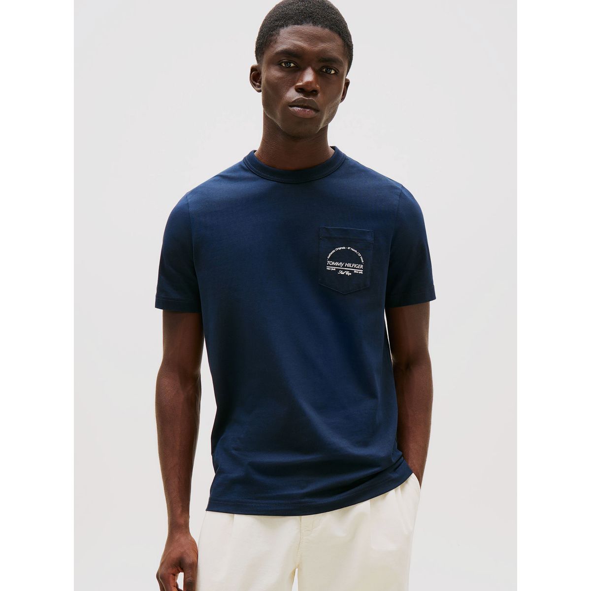 TOMMY HILFIGER - Polera Arch Pocket Con Logo Azul Tommy Hilfiger