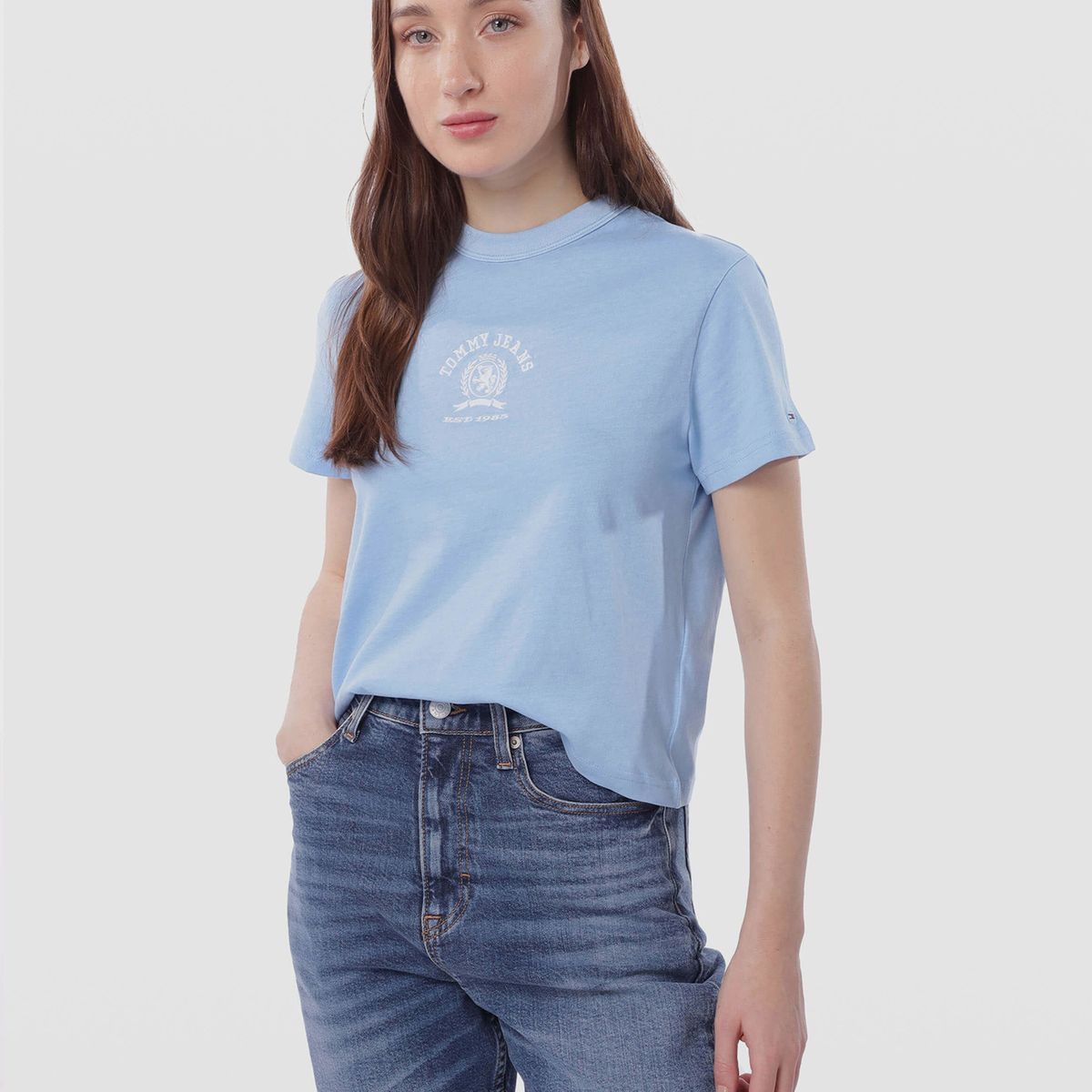 TOMMY HILFIGER - Polera Varsity Crest Logo Celeste Tommy Jeans