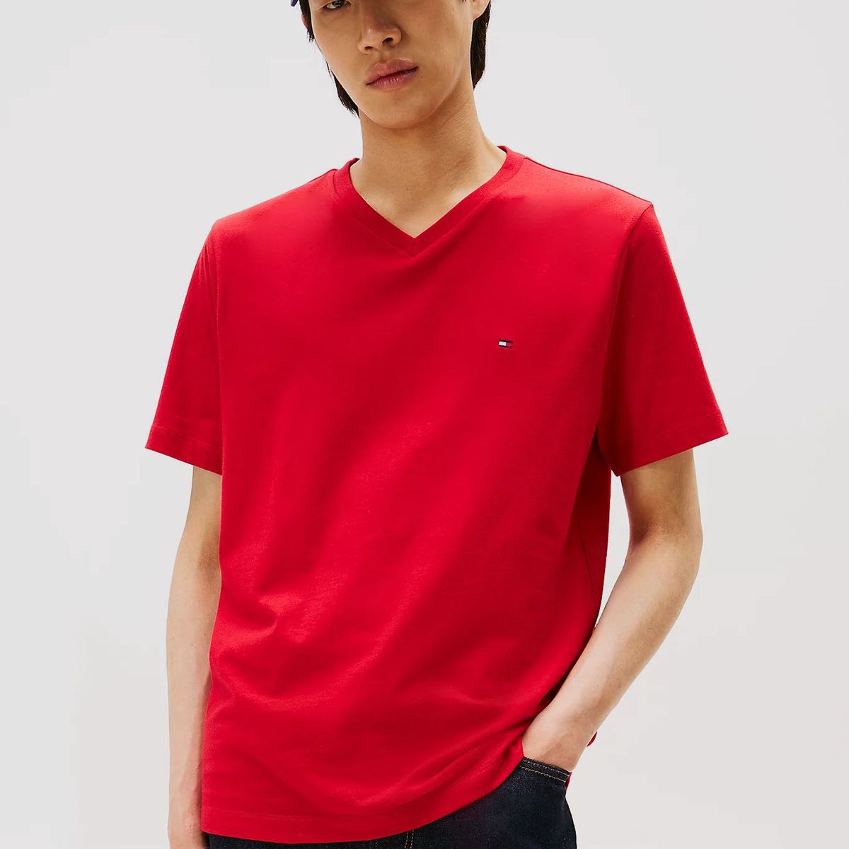 TOMMY HILFIGER - Polera Essential Cotton V-Neck Regular Fit Rojo Tommy Hilfiger