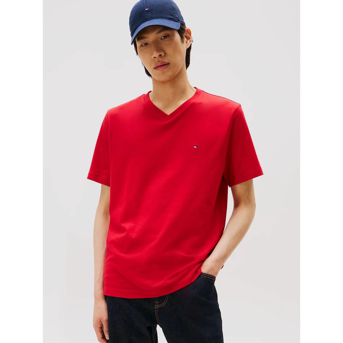 TOMMY HILFIGER - Polera Essential Cotton V-Neck Regular Fit Rojo Tommy Hilfiger