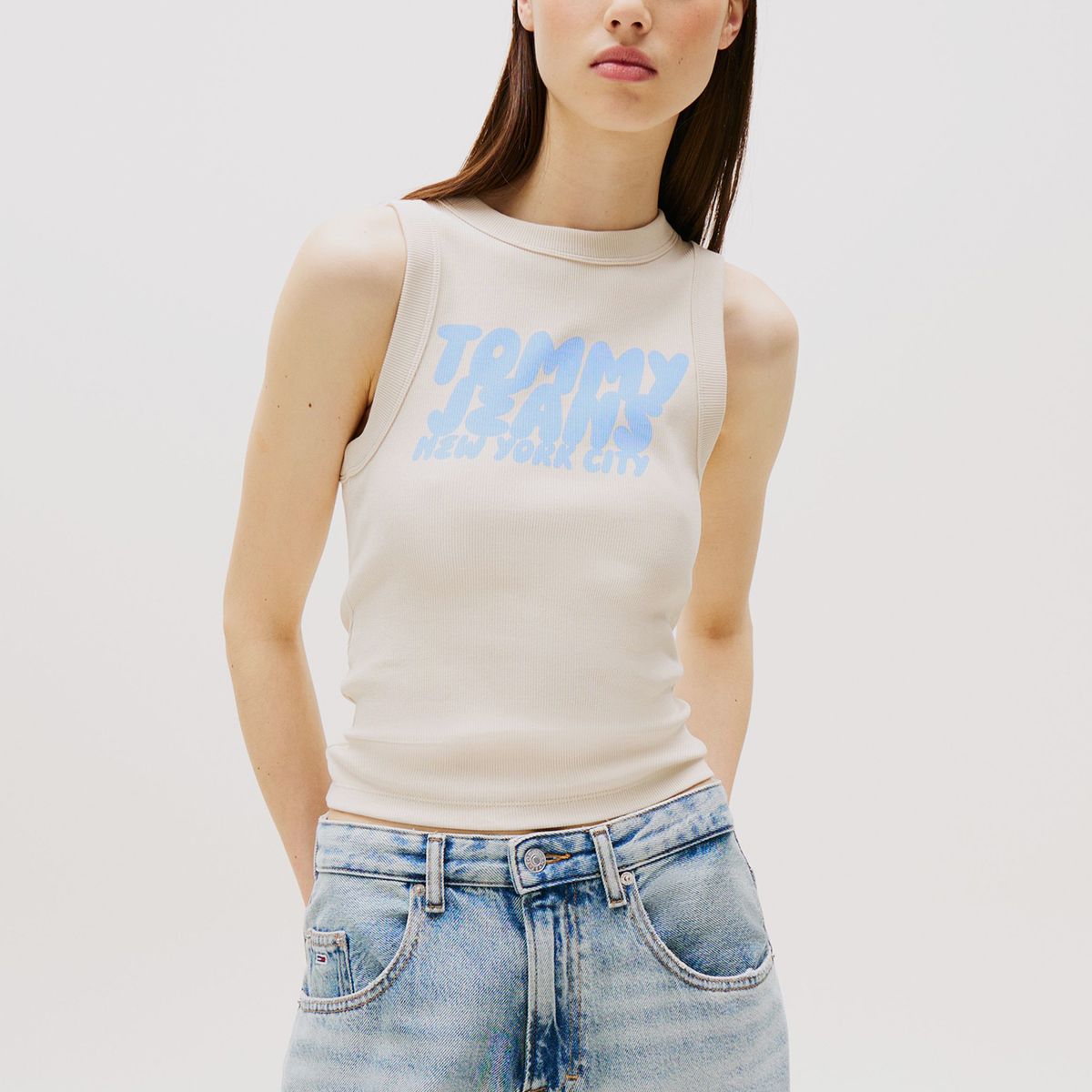 TOMMY HILFIGER - Polera Bubble Con Logo Beige Tommy Jeans