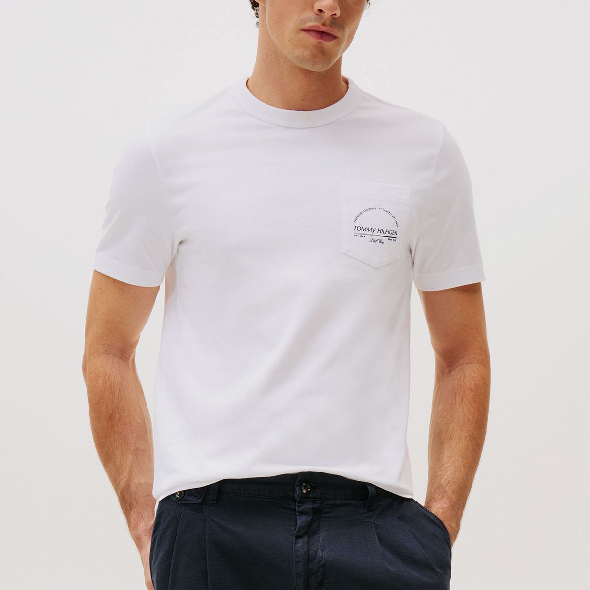 TOMMY HILFIGER - Polera Arch Pocket Con Logo Blanco Tommy Hilfiger