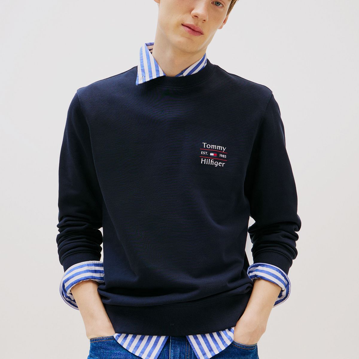 TOMMY HILFIGER - Polerón Solid Stack Logo Azul Tommy Hilfiger