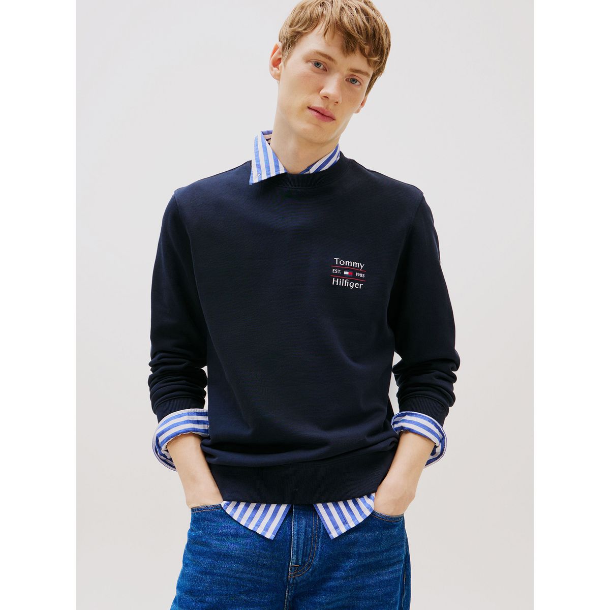TOMMY HILFIGER - Polerón Solid Stack Logo Azul Tommy Hilfiger