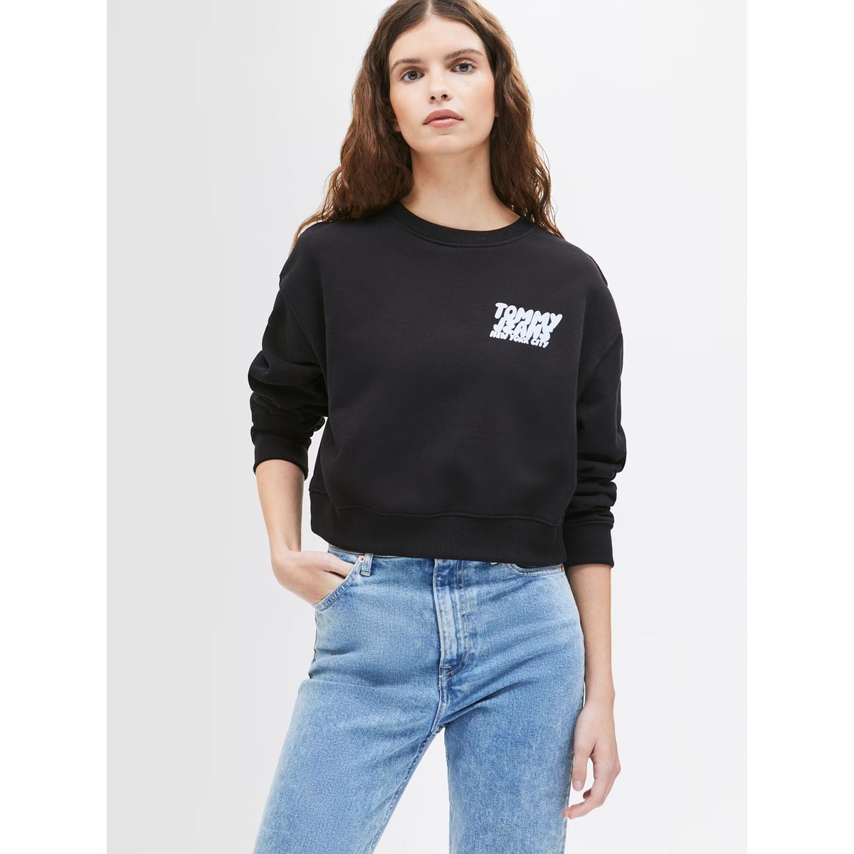TOMMY HILFIGER - Polerón Cropped Bubble Logo Negro Tommy Jeans