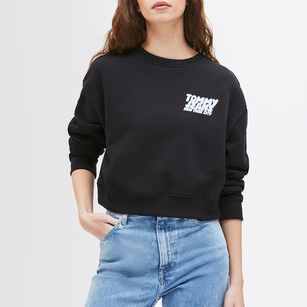 TOMMY HILFIGER - Polerón Cropped Bubble Logo Negro Tommy Jeans
