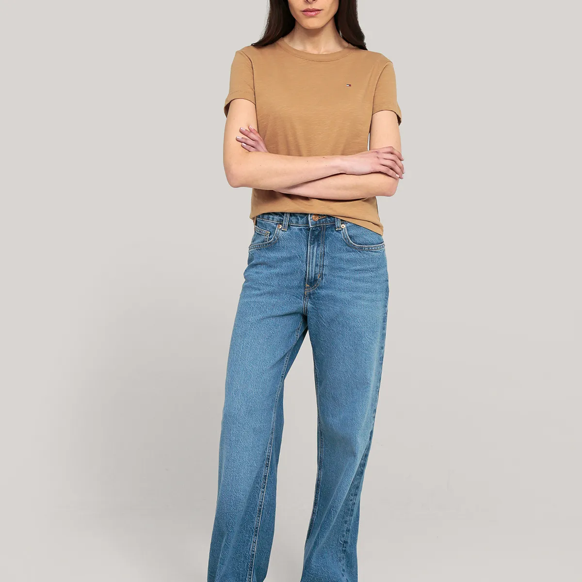 TOMMY HILFIGER - Polera De Corte Regular Con Logo Beige Tommy Hilfiger