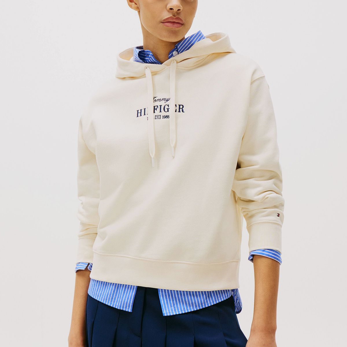 TOMMY HILFIGER - Polerón Hoodie Con Logo Bordado Beige Tommy Hilfiger