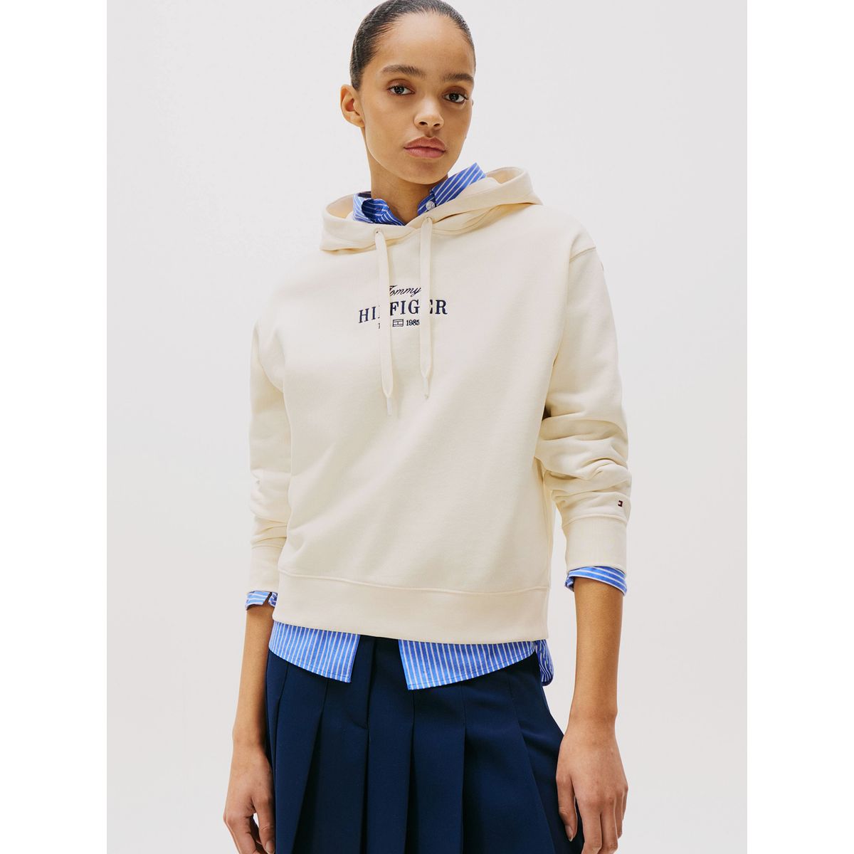 TOMMY HILFIGER - Polerón Hoodie Con Logo Bordado Beige Tommy Hilfiger