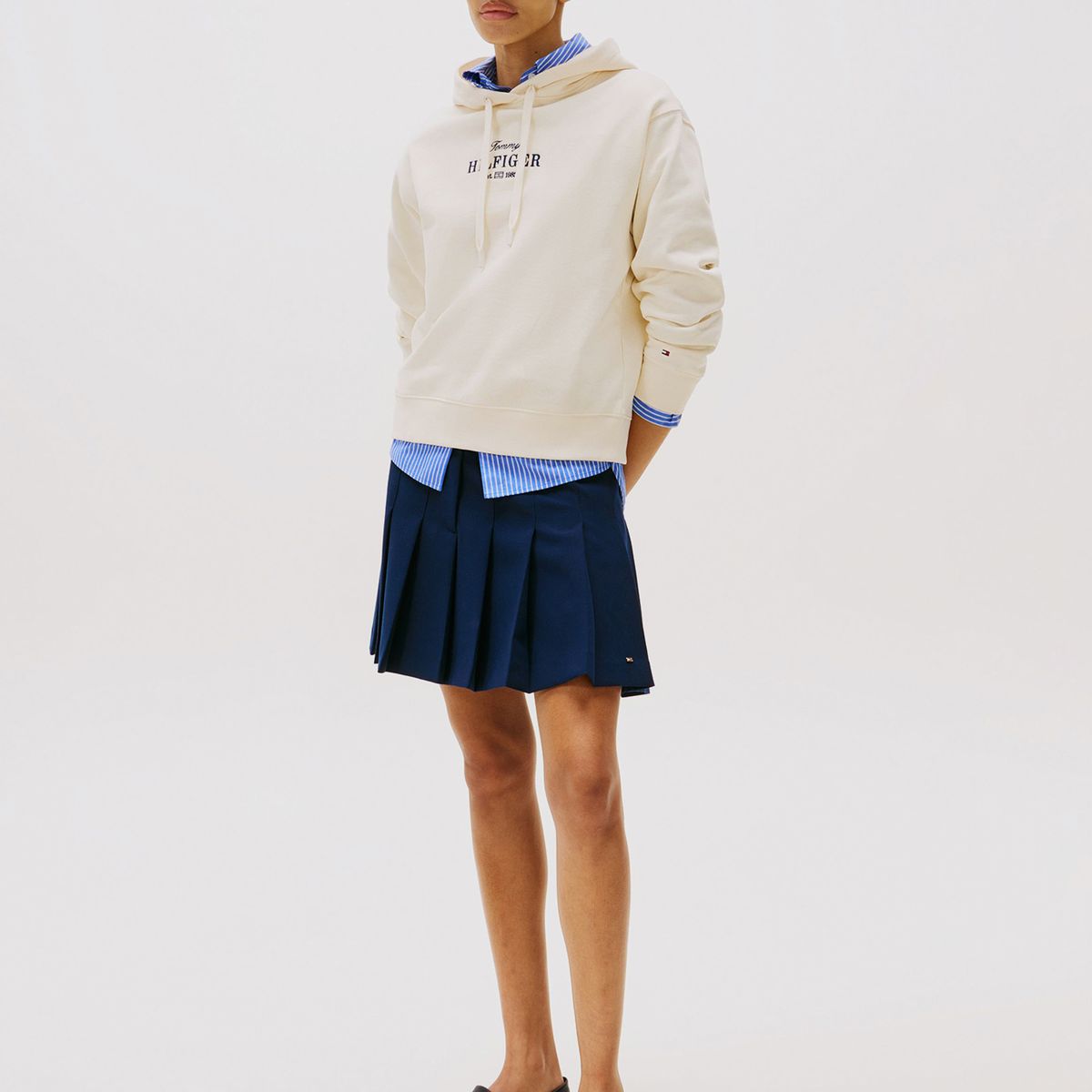 TOMMY HILFIGER - Polerón Hoodie Con Logo Bordado Beige Tommy Hilfiger