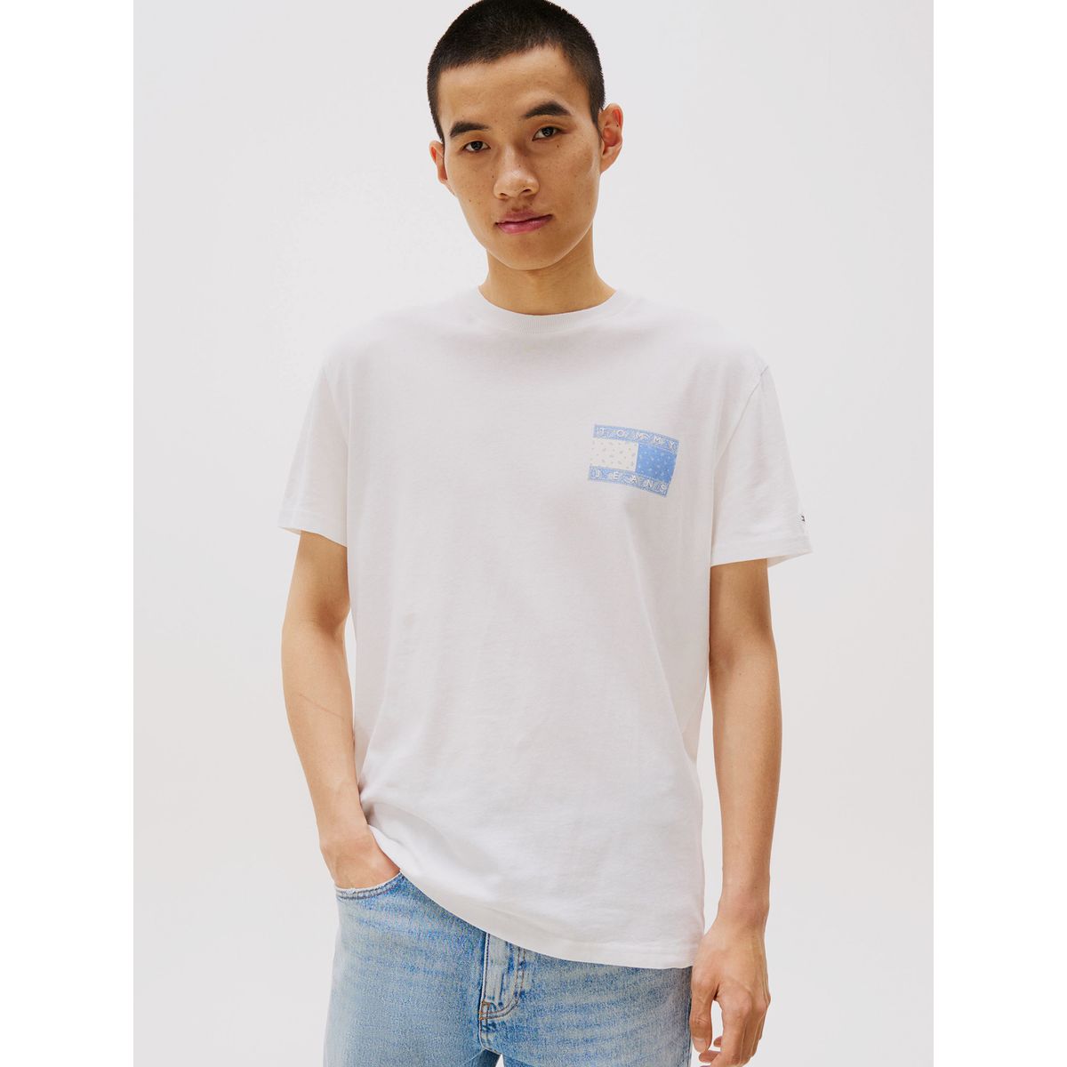 TOMMY HILFIGER - Polera Paisley Flag Logo Blanco Tommy Jeans