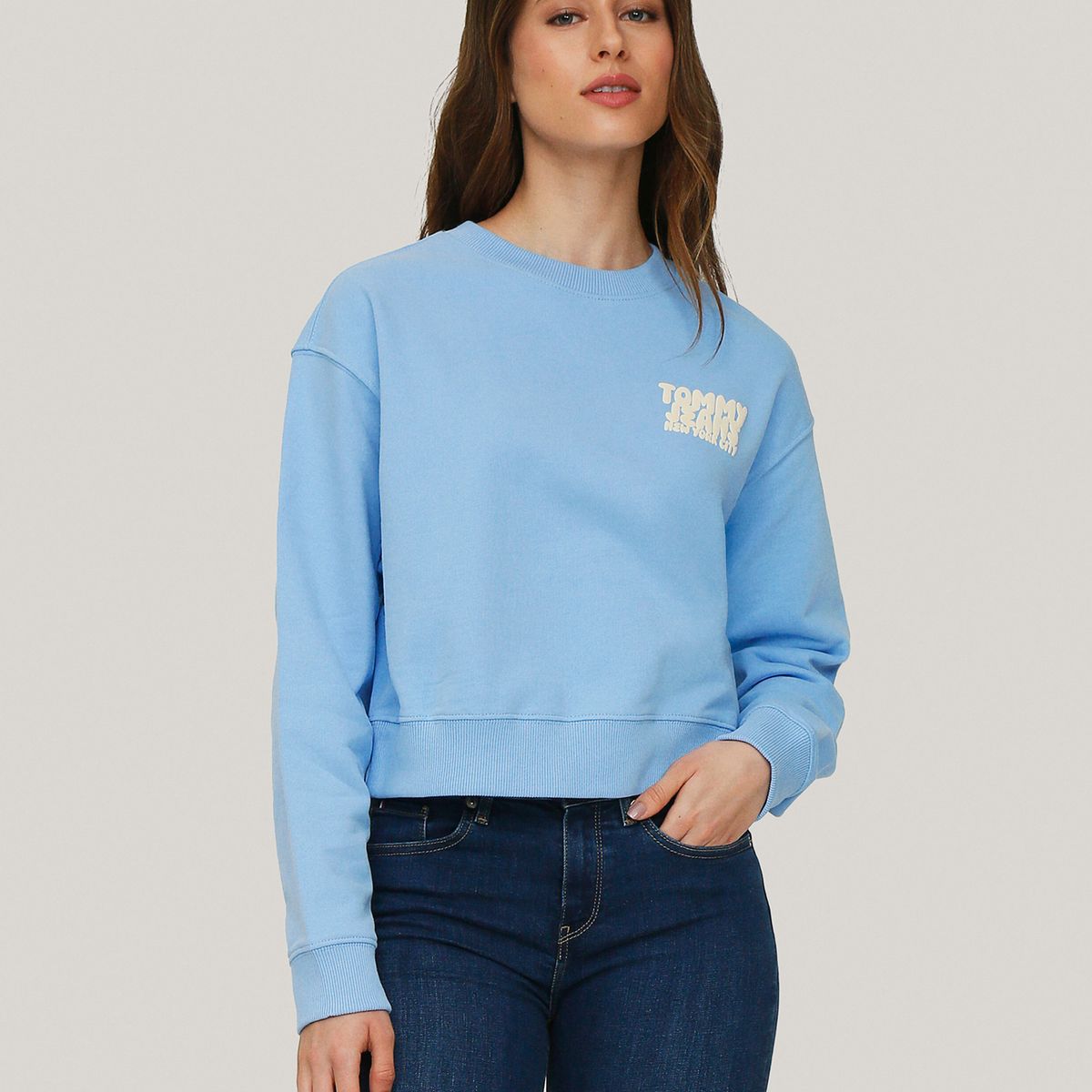 TOMMY HILFIGER - Polerón Cropped Bubble Logo Celeste Tommy Jeans