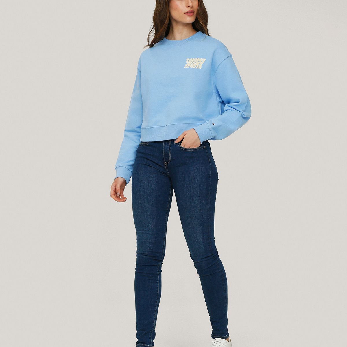 TOMMY HILFIGER - Polerón Cropped Bubble Logo Celeste Tommy Jeans