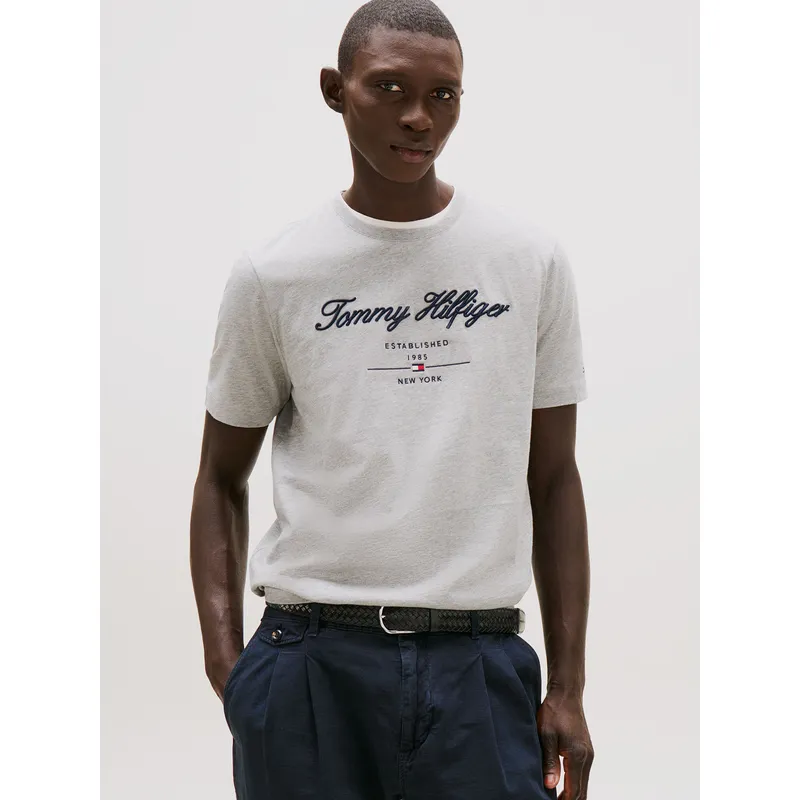 TOMMY HILFIGER - Polera Con Script Logo Gris Tommy Hilfiger
