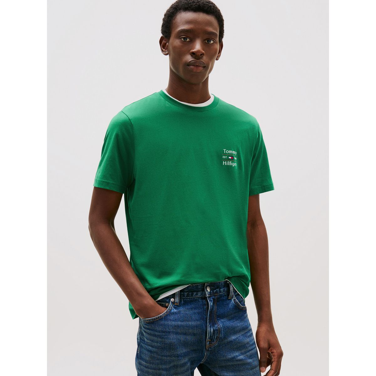 TOMMY HILFIGER - Polera Stack Con Logo Regular Fit Verde Tommy Hilfiger