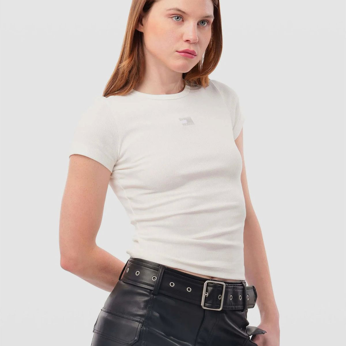 TOMMY HILFIGER - Polera Slim Fit Con Parche Blanco Tommy Jeans