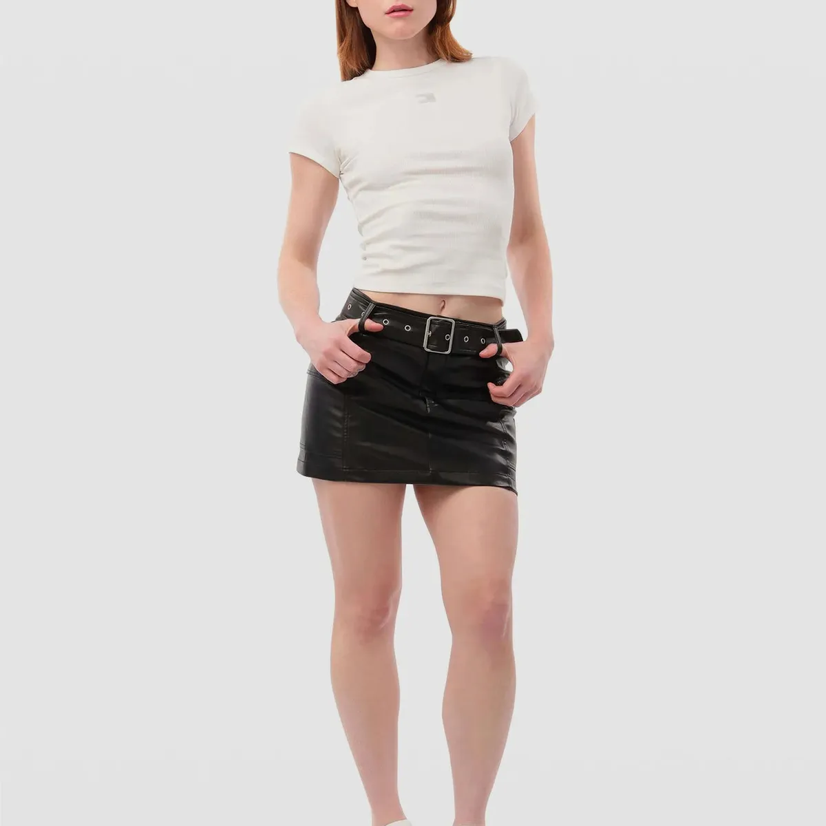TOMMY HILFIGER - Polera Slim Fit Con Parche Blanco Tommy Jeans