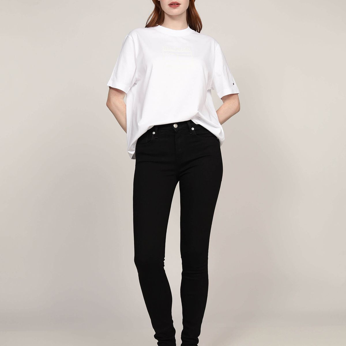 TOMMY HILFIGER - Polera Outline Flag Logo Blanco Tommy Hilfiger