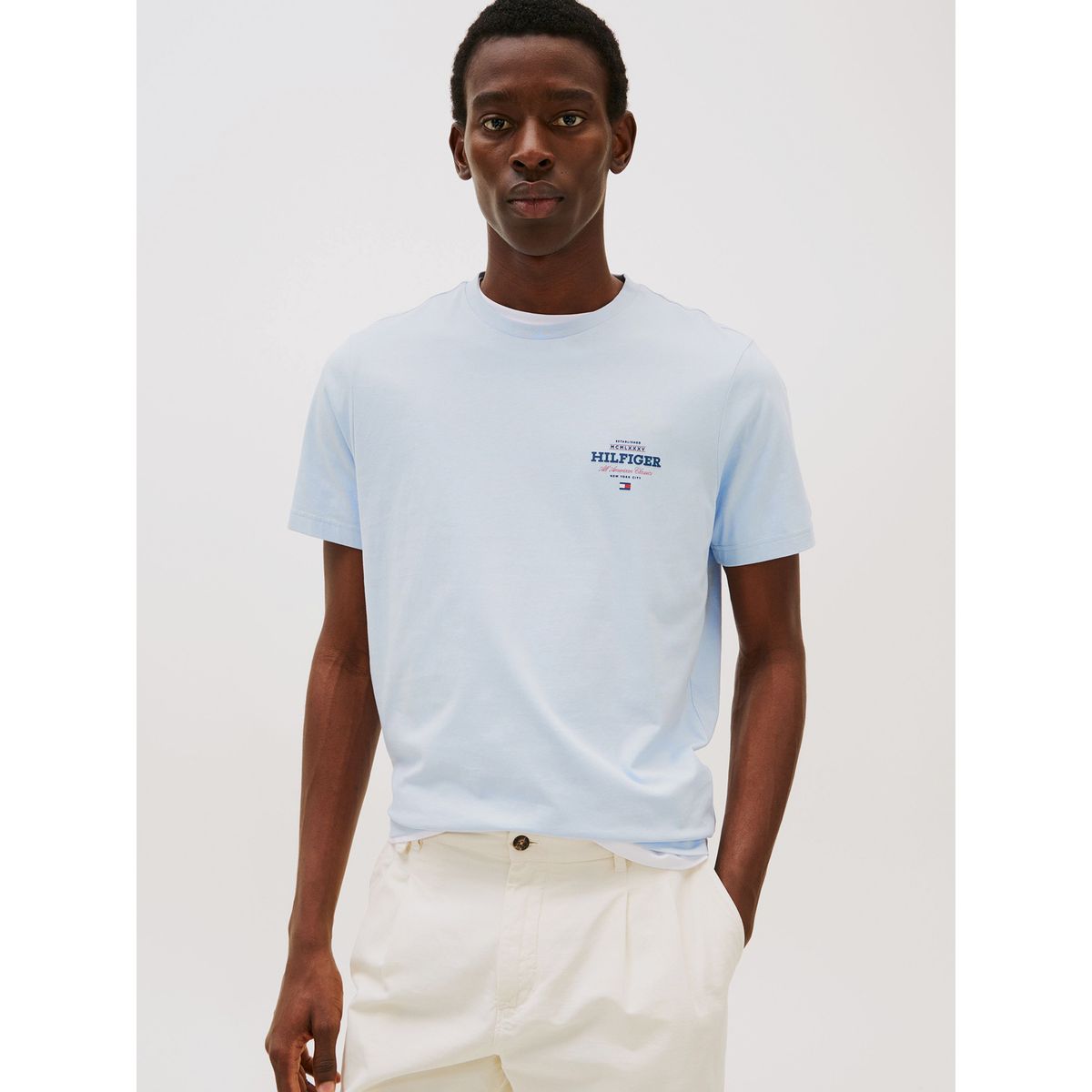 TOMMY HILFIGER - Polera Monotype All America Logo Celeste Tommy Hilfiger