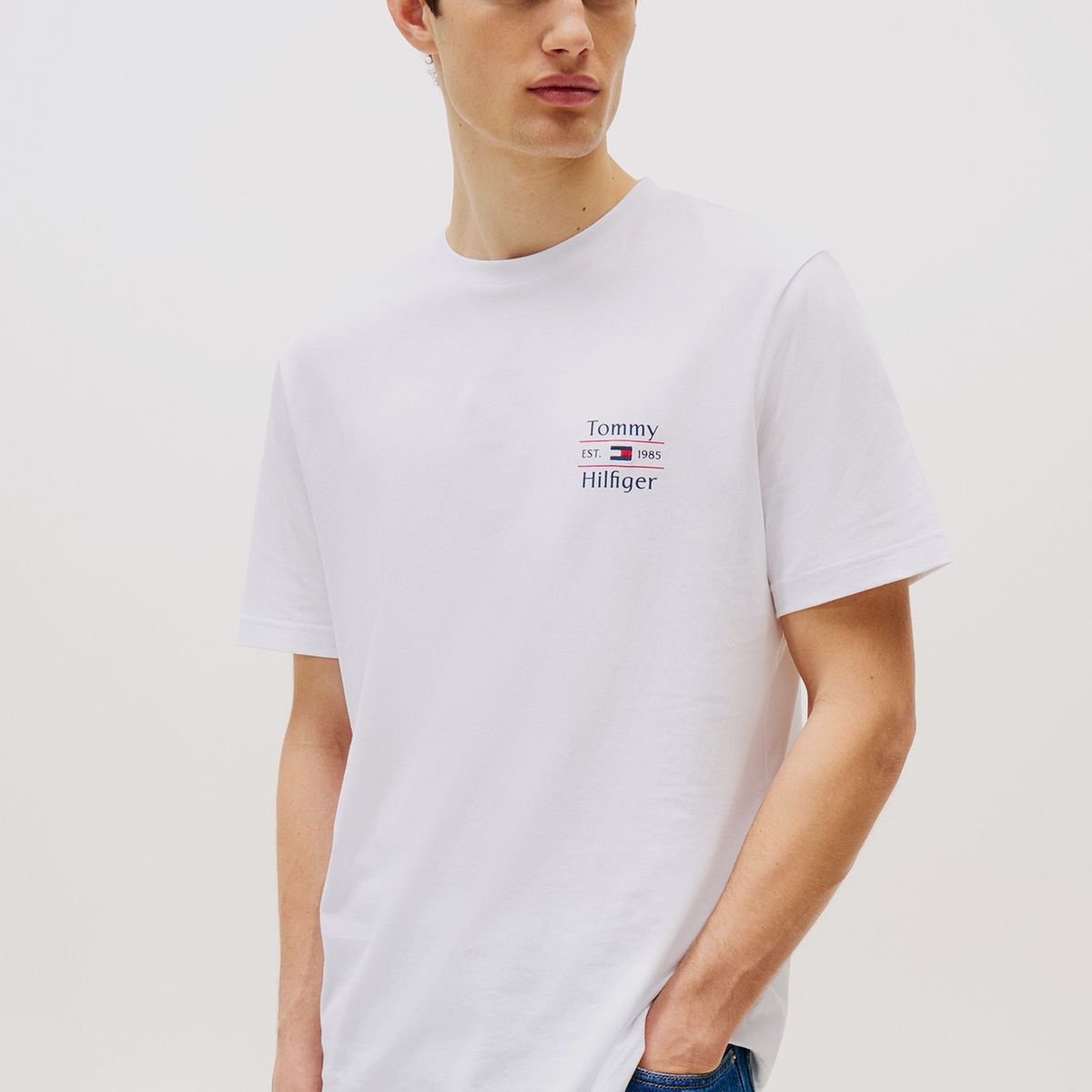 TOMMY HILFIGER - Polera Stack Con Logo Regular Fit Blanco Tommy Hilfiger