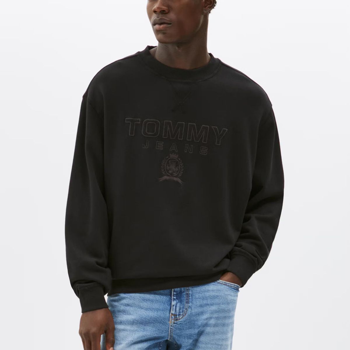 TOMMY HILFIGER - Polerón Varsity Tonal Logo Relaxed Negro Tommy Jeans