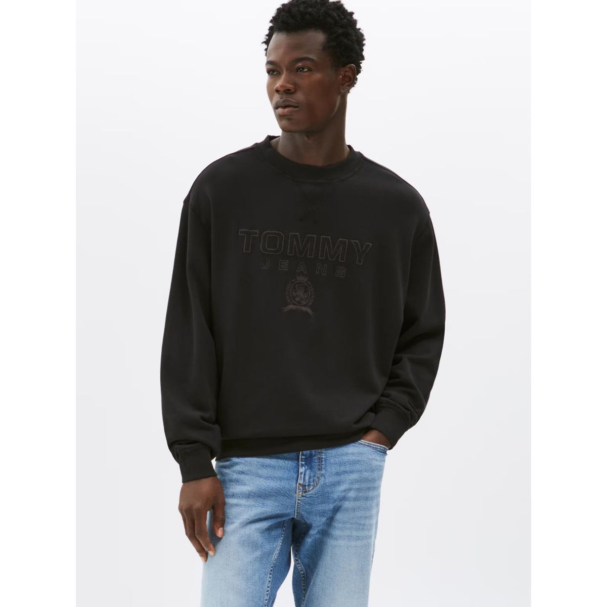 TOMMY HILFIGER - Polerón Varsity Tonal Logo Relaxed Negro Tommy Jeans
