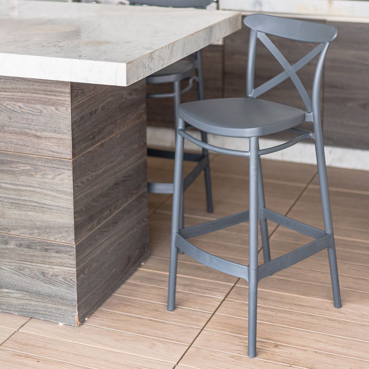 DECO EXTERIOR - 4 Taburetes de exterior Cross Bar 65 - Gris.
